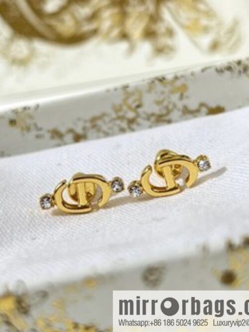i1654612116_9875_2-800x800b5pekwj22yg19905_20250716015409.jpg New ☑️ Dior CD letter stud earrings