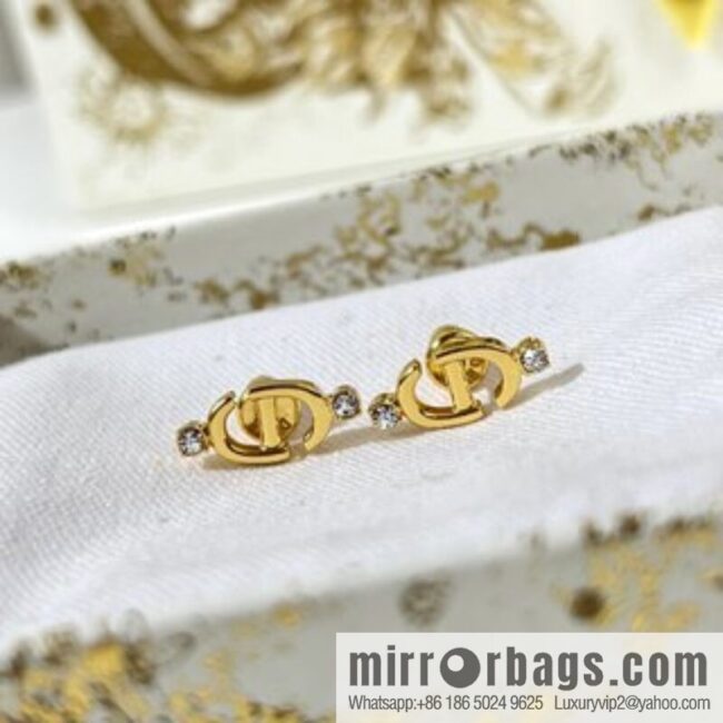 New ☑️ Dior CD letter stud earrings