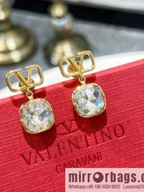 i1655350939_6224_1-800x8001hasctbefnv19641_20250716015140.jpg New ☑️ Valentino square diamond earrings