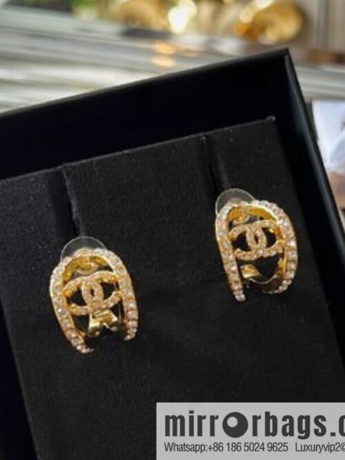 i1655649452_7883_1-800x800axx1ws410lo19430_20250716014948.jpg New ☑️ Chanel double c full drill cut-out semicircular stud earrings
