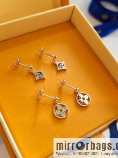 i1655870001_2964_1-800x800bh4ymjze1yg16428_20250716012257.jpg Louis Vuitton LV stud earrings