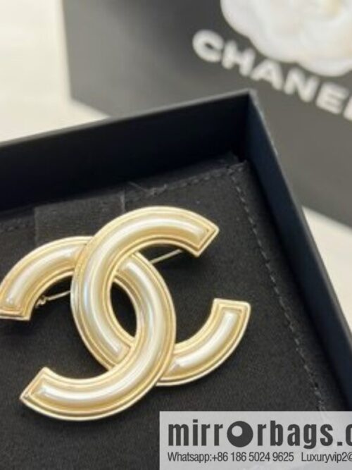 i1656419980_1605_1-800x800xvjavyiffgp16213_20250716012101.jpg New ☑️ Chanel double c acrylic brooch