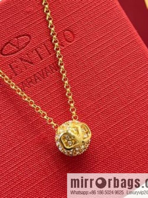 i1656930773_9193_2-800x8000haeb1c4rve15986_20250716011856.jpg New ☑️ Valentino full diamond necklace