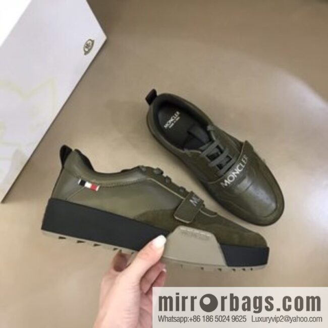 Moncle tongue with rubber logo badge men\'s casual shoes