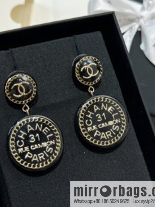 i1658484541_3603_1-800x800x1dnq1bcngb12390_20250716004549.jpg New ☑️ Chanel double c round acrylic letter earrings