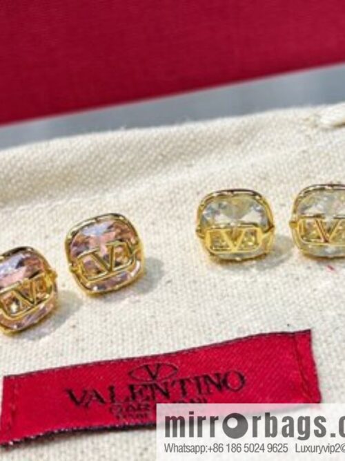 i1658754649_7047_5-800x800h2wb5btq1tu12305_20250716004504.jpg New ☑️ Valentino square diamond earrings
