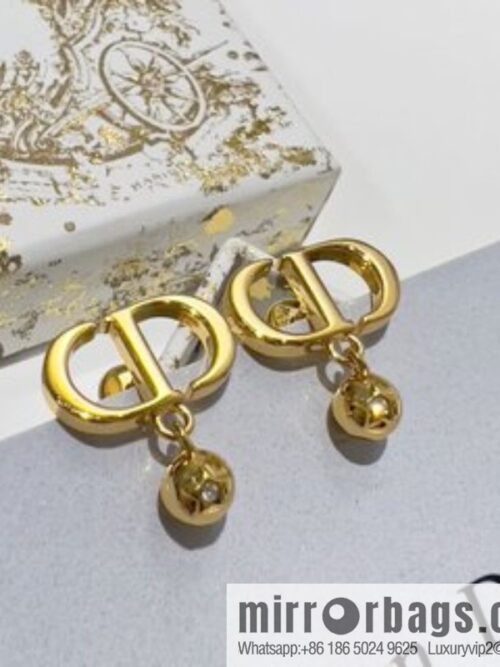 i1660660983_9147_1-800x800s0vsp1smcgl8241_20250716000924.jpg New ☑️ Dior CD stud earrings