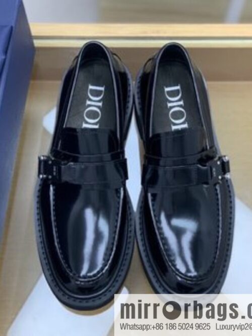 i1661439865_6494_0-800x800nmvyevhepku64884_20250719014828.jpg Dior selected leather to make men\'s loafers