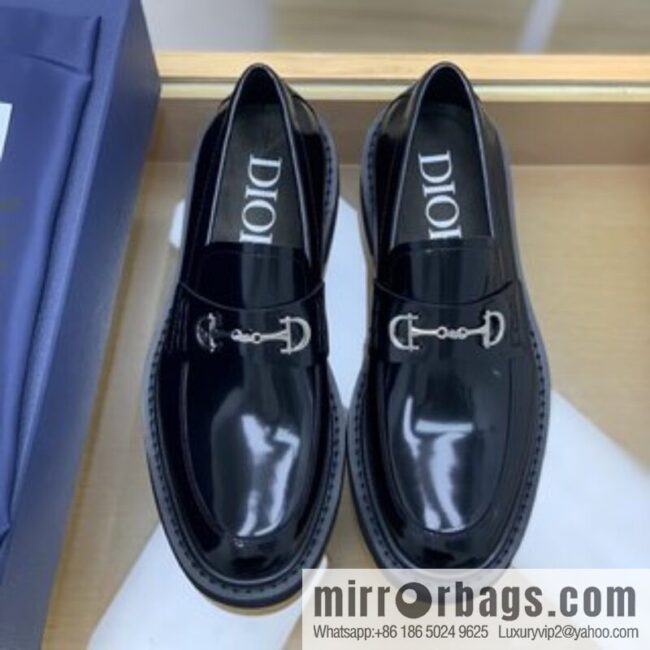 Dior selected leather to make men\'s loafers