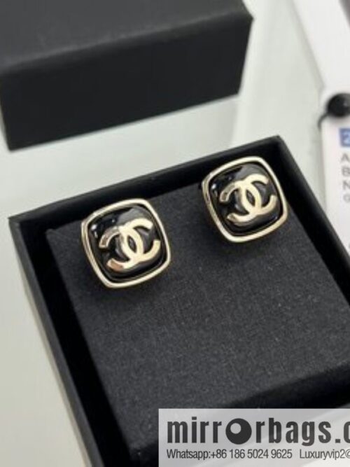 i1661846610_2261_1-800x8001cv5iiglilh7762_20250716000459.jpg New ☑️ Chanel c1 double c square stud earrings