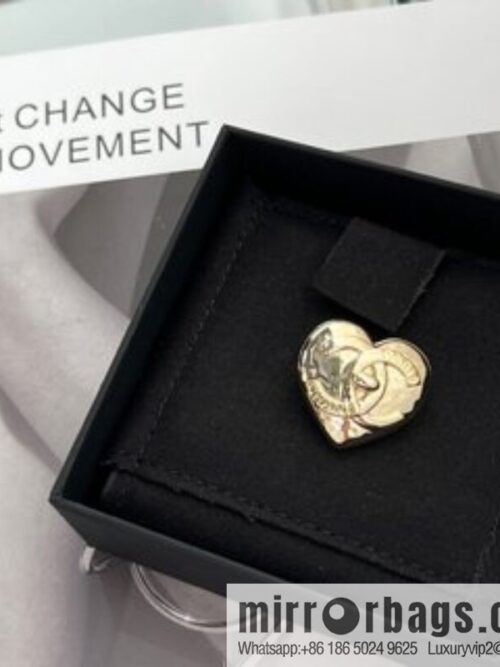 i1661847179_6533_2-800x800vfrv431ucnp7740_20250716000447.jpg New ☑️ Chanel gold double c peach heart brooch