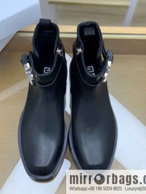 i1662219214_5764_1-800x800tk1xf3nz0kd59956_20250719004642.jpg Givenchy, black 4G micro-standard clasp bare boots made of calfskin