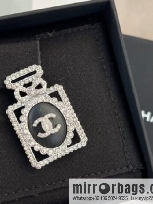 i1663596467_58_2-800x800q2dizswr0wh4415_20250715233341.jpg New ☑️ Chanel double c full diamond perfume bottle brooch
