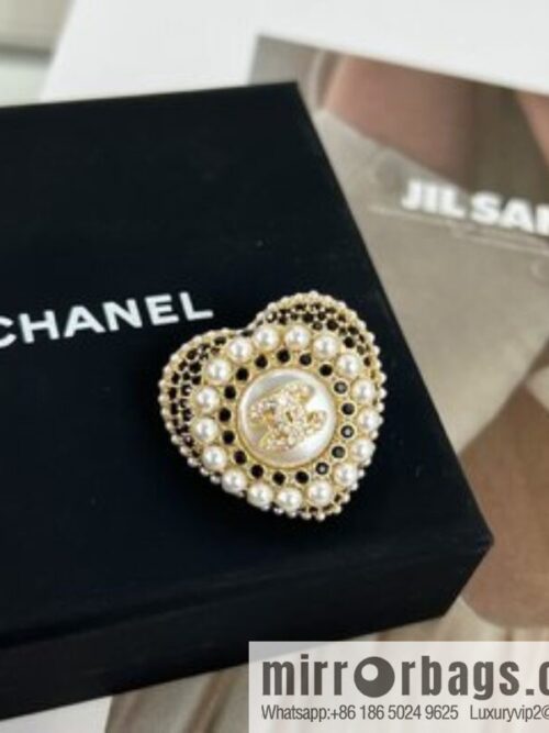 i1663599393_9948_2-800x8001benljvl2ki4393_20250715233329.jpg New ☑️ Chanel double c pearl peach heart love brooch