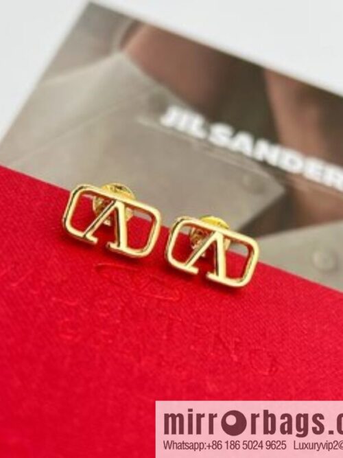 i1664340129_4723_3-800x800twu4aosw0ok3986_20250715232943.jpg New ☑️ Valentino gold earrings