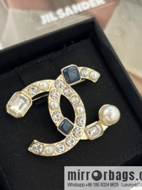 i1665152735_9913_2-800x800n0euknkumgp1109_20250715230304.jpg New ☑️ Chanel double c square diamond pearl brooch
