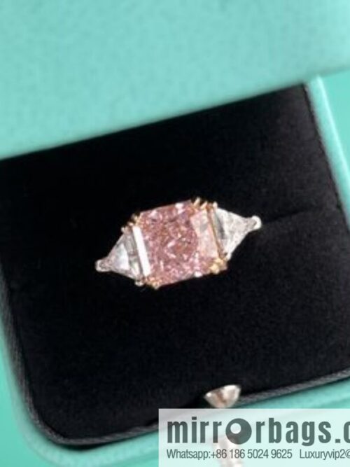 i1665584173_1774_3-800x800s2ohkxrq3oy624_20250715225835.jpg New ☑️ TIFFANY & Co. Tiffany & Co. Square pink diamond ring