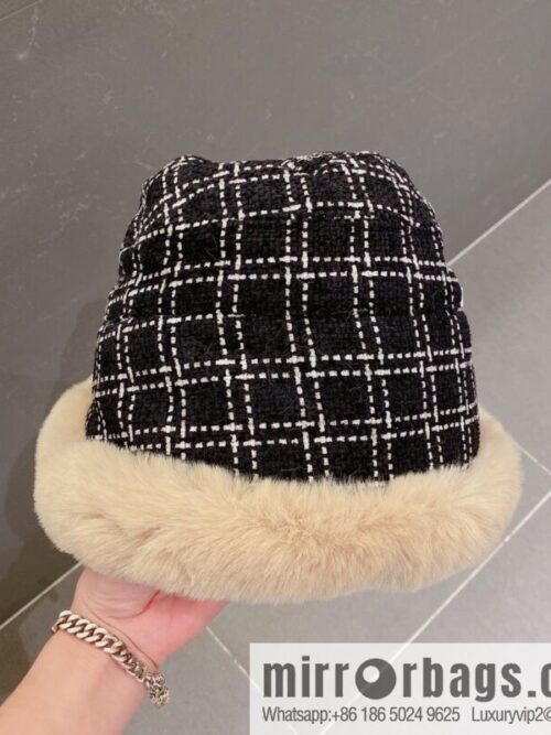 i1666022767_5807_0-800x8002pstjklevad83895_20250701205348.jpg Chanel Chanel autumn and winter new plaid bucket hat