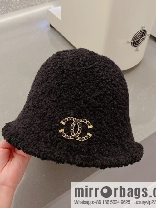 i1666022988_6152_0-800x800lvuuskf2ofa83865_20250701205304.jpg Chanel lamb bucket hat