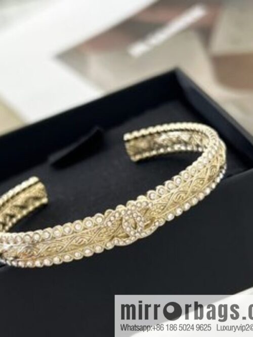 i1666186218_4739_1-800x800lkoumgjs5mf157_20250715222553.jpg New ☑️ Chanel Double C Full Diamond Bracelet Bracelet
