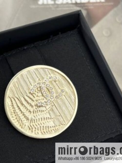 i1666607342_8286_2-800x8004kluzm4a54u206305_20250709072437.jpg New ☑️ Chanel double c gold round wheat ear brooch