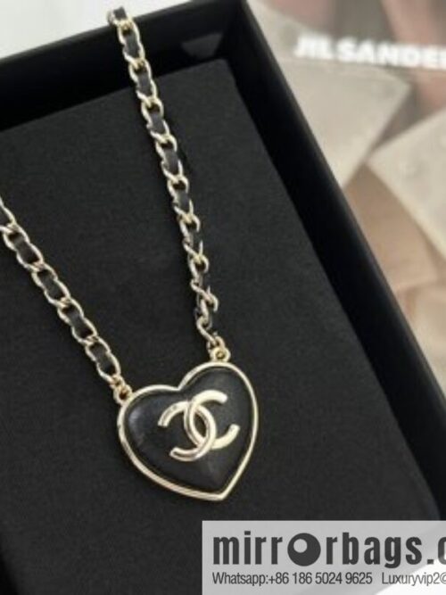 i1666610542_7518_1-800x800knkntgeeaj5206259_20250709072327.jpg New ☑️ Chanel double c peach heart love necklace