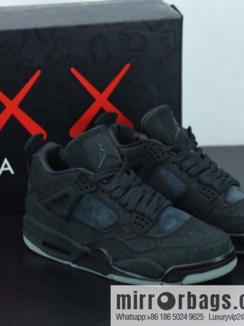 o_1facm3ecg1s5e17q71pdn7o5obo1l-800x800drvxw50nxv077539_20250719072601.jpg KAWS x Air Jordan 4 Black AJ4 black suede limited joint name, luminous crystal middle help men\'s sneakers 930155-001