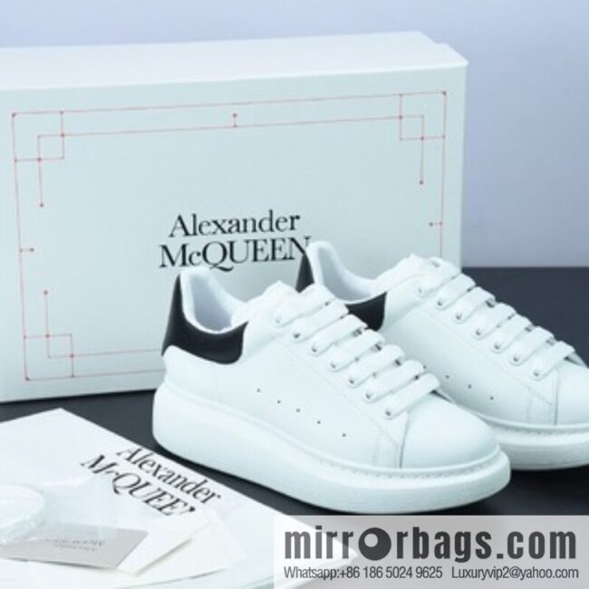 Alexander McQueen/Alexander McQueen, black leather tail muffin shoes, thick sole heightening white shoes 0Y7H4