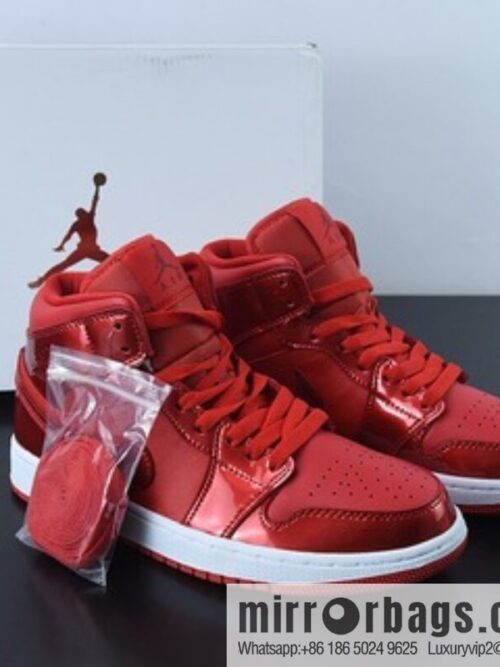 o_1ganuk3071ph9ll51c9p1bdg1blpc9-800x800zzg03trzz0569615_20250719024802.jpg Air Jordan AJ1 Mid Help, red patent leather Unisex basketball shoes of the same style, item number: DH5894-600