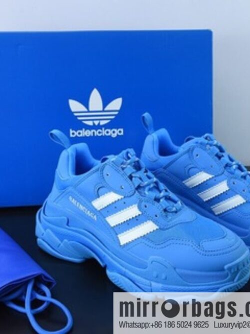 o_1ganv6sm196e8mrt7tnem1hien9-800x800me1ol5havdt69593_20250719024750.jpg Adidas x Balenciaga Triple S Balenciaga joint dad shoes item number: 710021 W2FW1 1003