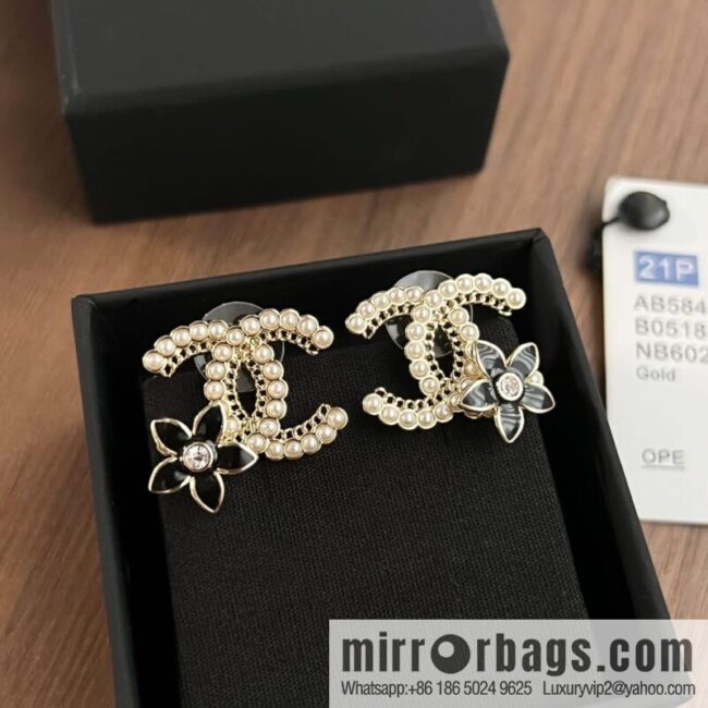 New Chanel c1 double c pearl black camellia stud earrings