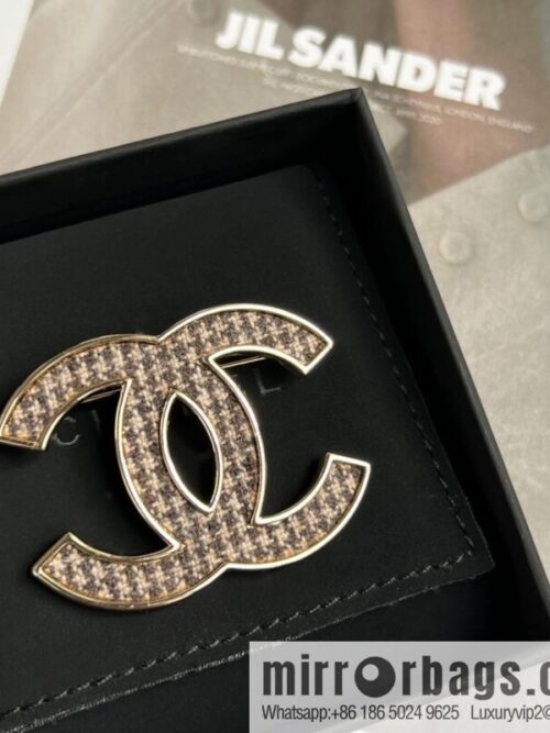 wsxc1669459284380_0-800x800otq1jopu3y3205601_20250709070453.jpg New ☑️ Chanel double c plush brooch
