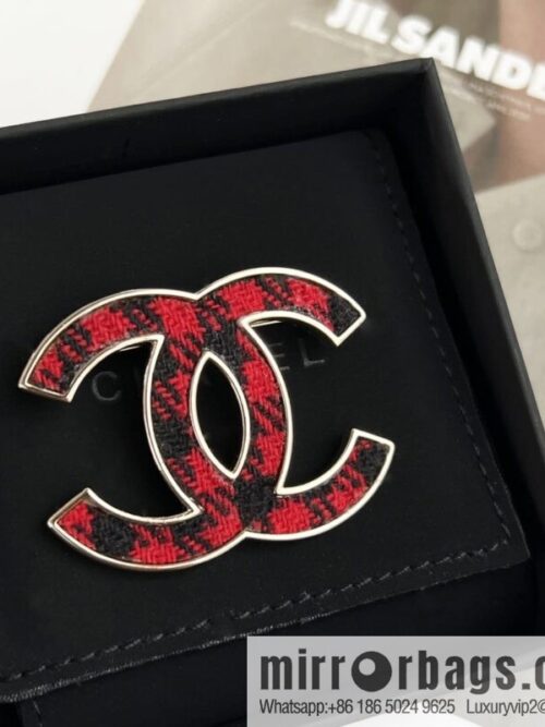 wsxc1669459286049_0-800x800p3t354lskxp205590_20250709070434.jpg New ☑️ Chanel double c plush brooch