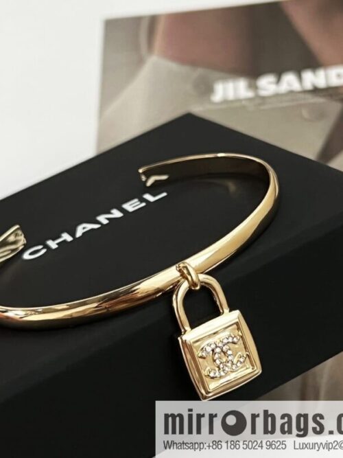 wsxc1669459293220_3-800x800i5ltg3lbsze205566_20250709070352.jpg New ☑️ Chanel Double C Lock Opening Bracelet