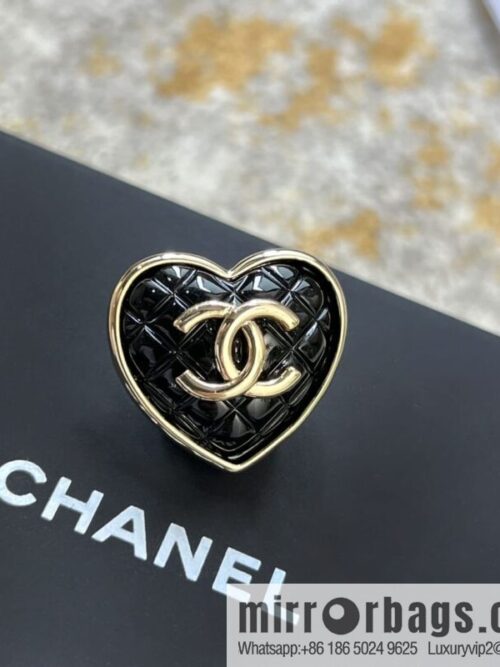 wsxc1669459297173_4-800x800p4dlx3vf2cp205555_20250709070334.jpg New ☑️ Chanel double c peach heart brooch