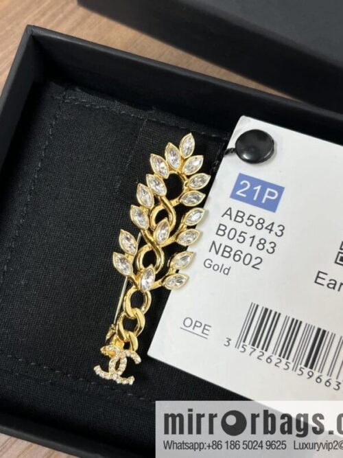 wsxc1669722884748_0-800x800zmxhmd5y01s205444_20250709070017.jpg New ☑️ Chanel double c gold brooch
