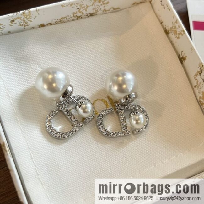 ☑️Dior silver pearl CD stud earrings