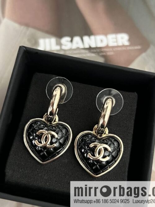 wsxc1669981768014_3-800x800detfwla03j0202330_20250709053816.jpg New ☑️ Chanel c2 double c peach heart love stud earrings