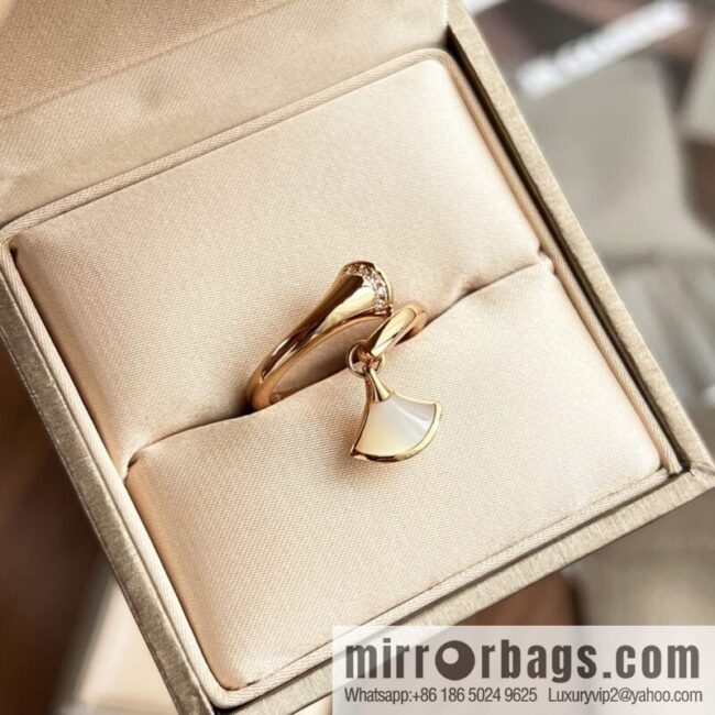 wsxc1670501808879_3-800x800unopz3dvz5u201974_20250709052749.jpg BVLGARI Bulgari classic red chalcedony white fritillary fan ring