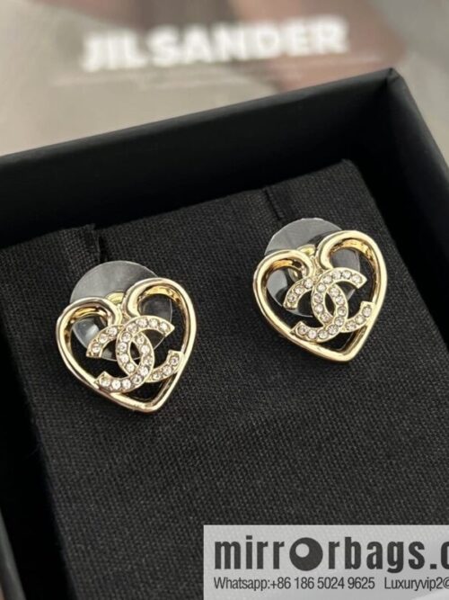 wsxc1670933573702_0-800x800oq4tpmrfedk201696_20250709051929.jpg New ☑️ Chanel double c gold peach heart love stud earrings