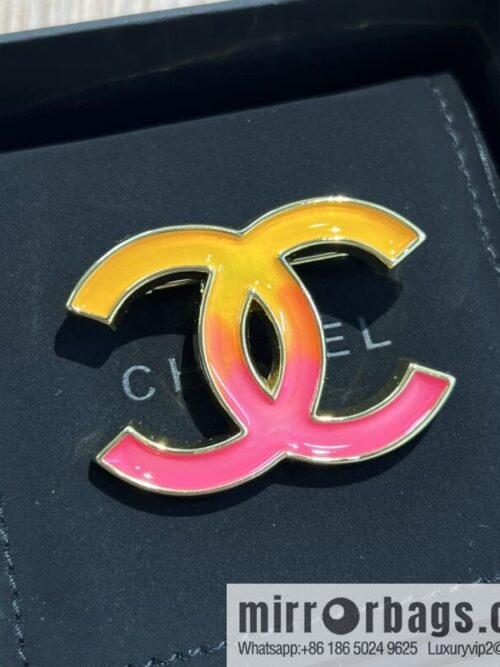 wsxc1672231040938_2-800x8002hygoobc34j201559_20250709051527.jpg New ☑️ Chanel double c gradual change pink brooch
