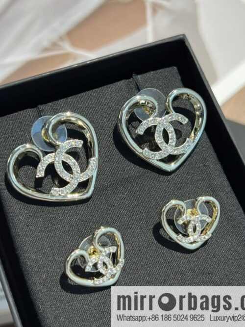 wsxc1672231055384_0-800x8003w5dqlkine4201501_20250709051338.jpg New ☑️ Chanel c1 double c cut-out peach heart love stud earrings