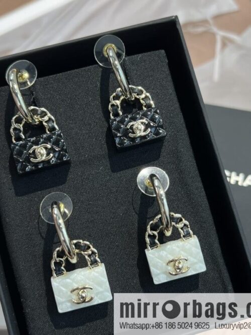 wsxc1672316440890_0-800x800cn4lqop3lfr201420_20250709051101.jpg New ☑️ Chanel c2 double c lock bag stud earrings
