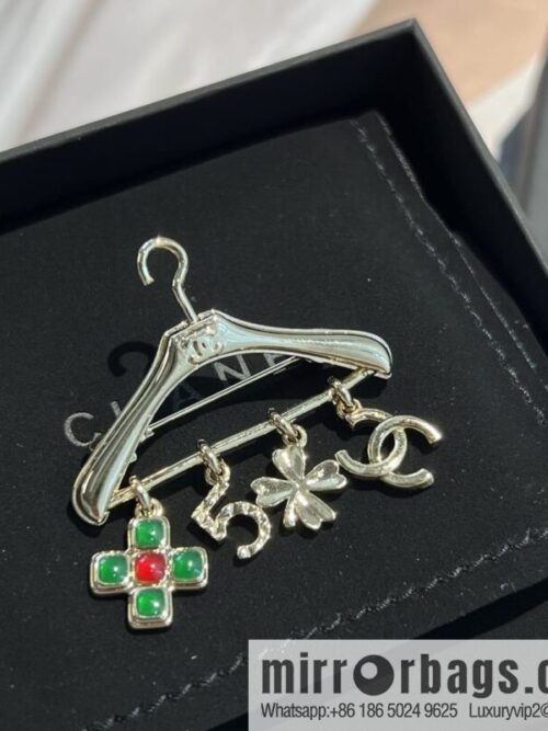 wsxc1672316448522_0-800x800pfmmn3mixqe198634_20250709035836.jpg New ☑️ Chanel double c hanger fringed brooch