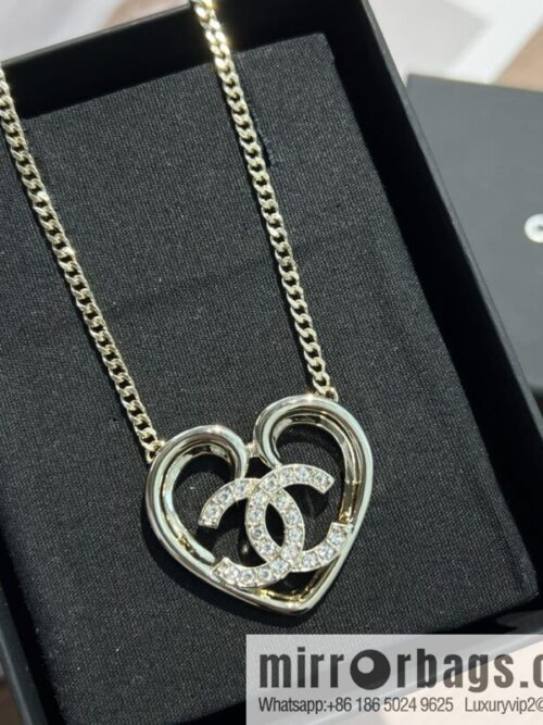 wsxc1672405370010_0-800x8005s3twc5uhiv198591_20250709035718.jpg New ☑️ Chanel double c cut-out peach heart love necklace
