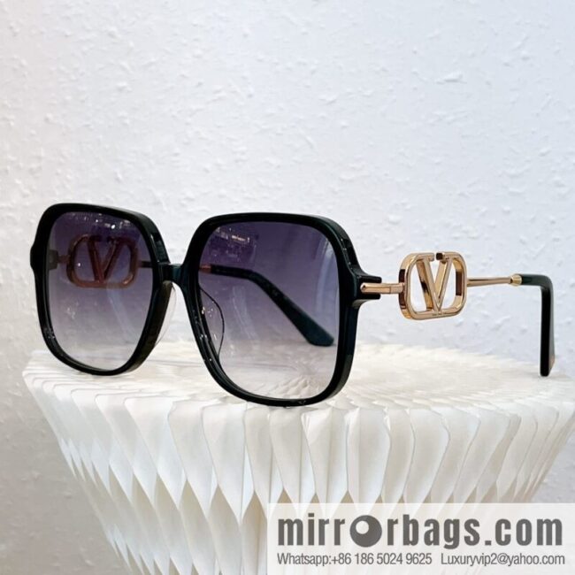 Valentino Square Women\'s Sunglasses