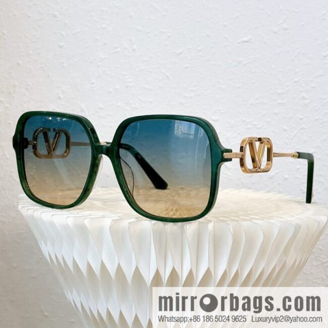 Valentino Square Women\'s Sunglasses