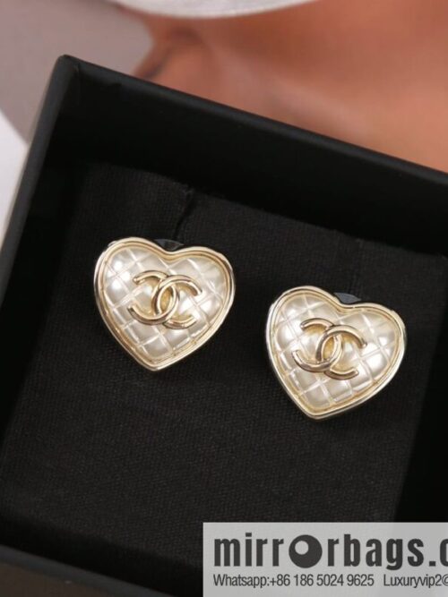 wsxc1673009981365_0-800x8003dzmq4fwhtt198332_20250709034854.jpg New ☑️ Chanel c1 double c rhombus peach heart love stud earrings
