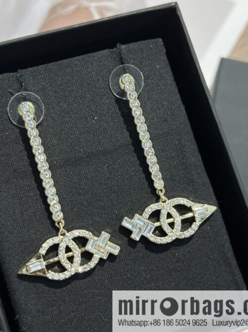 wsxc1675336332834_0-800x800qscmdyh0ira197805_20250709033241.jpg New ☑️ Chanel double c arrow stud earrings