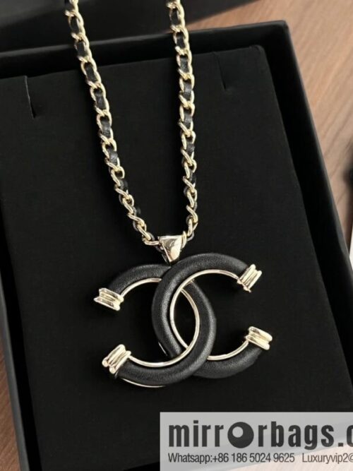 wsxc1675602127704_0-800x800i3pk2ikzbxc194977_20250709020910.jpg New ☑️ Chanel double c black leather brooch necklace